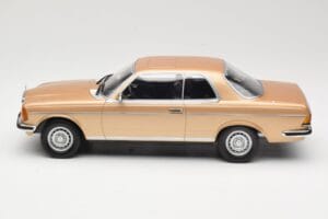 Mercedes 280 CE C123 Gold Norev 1:18 183587 Druckguss — Bild 3 von 6