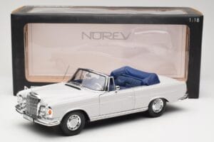 Mercedes 280 SE W111 Cabriolet Hellgrau Norev 1:18 183530 Druckguss — Bild 8 von 8