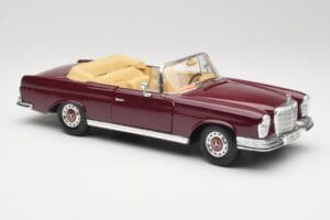 Mercedes 280SE W108 Bordeaux Rot Maisto 1:18 31811 Druckguss — Bild 6 von 8