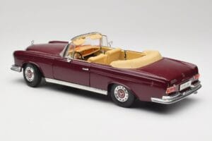 Mercedes 280SE W108 Bordeaux Rot Maisto 1:18 31811 Druckguss — Bild 7 von 8