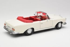 Mercedes 280SE W108 Ivory Weiß Maisto 1:18 50223 Druckguss — Bild 3 von 8
