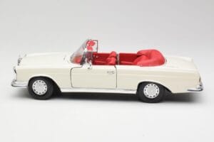 Mercedes 280SE W108 Ivory Weiß Maisto 1:18 50223 Druckguss — Bild 4 von 8