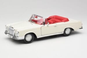 Mercedes 280SE W108 Ivory Weiß Maisto 1:18 50223 Druckguss