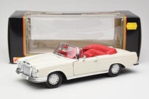 Mercedes 280SE W108 Ivory Weiß Maisto 1:18 50223 Druckguss — Bild 8 von 8