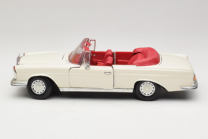 Mercedes 280 SE W108 Weiß Maisto 1:18 52111 Druckguss — Bild 4 von 8