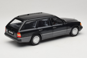 Mercedes 300 D W124 Kombi Schwarz Norev 1:18 183960 Druckguss — Bild 3 von 8