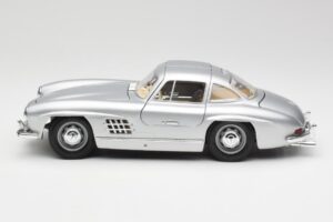 Mercedes 300 SL Silber Bburago 1:18 3013 Druckguss — Bild 4 von 8