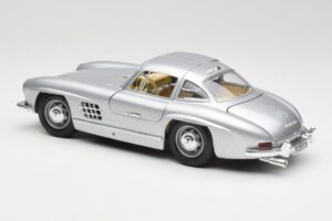 Mercedes 300 SL Silber Bburago 1:18 3013 Druckguss — Bild 7 von 8