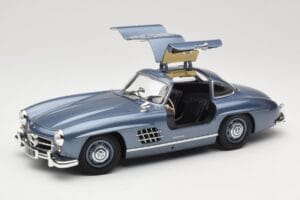 Mercedes 300 SL W198 Gullwing Light Blue Metallic Minichamps 1:18 110037220 Druckguss — Bild 2 von 8