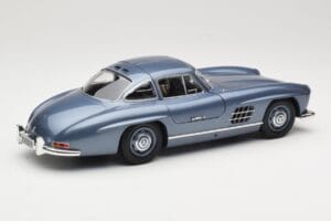 Mercedes 300 SL W198 Gullwing Light Blue Metallic Minichamps 1:18 110037220 Druckguss — Bild 3 von 8