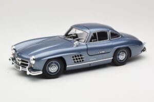 Mercedes 300 SL W198 Gullwing Light Blue Metallic Minichamps 1:18 110037220 Druckguss