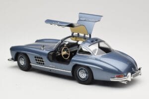 Mercedes 300 SL W198 Gullwing Light Blue Metallic Minichamps 1:18 110037220 Druckguss — Bild 5 von 8