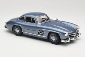 Mercedes 300 SL W198 Gullwing Light Blue Metallic Minichamps 1:18 110037220 Druckguss — Bild 6 von 8