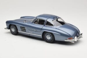 Mercedes 300 SL W198 Gullwing Light Blue Metallic Minichamps 1:18 110037220 Druckguss — Bild 7 von 8