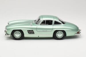 Mercedes 300 SL W198 Gullwing Light Green Metallic Minichamps 1:18 110037221 Druckguss — Bild 4 von 8