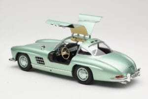 Mercedes 300 SL W198 Gullwing Light Green Metallic Minichamps 1:18 110037221 Druckguss — Bild 5 von 8