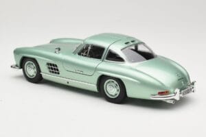 Mercedes 300 SL W198 Gullwing Light Green Metallic Minichamps 1:18 110037221 Druckguss — Bild 7 von 8