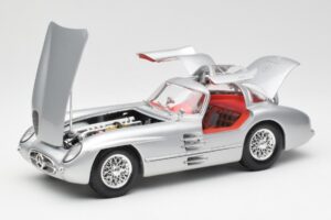Mercedes 300 SLR Uhlenhaut Coupé Silber Maisto 1:18 536898 Druckguss — Bild 2 von 8