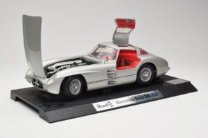 Mercedes 300 SLR Silber Revell 1:12 08851 Druckguss — Bild 2 von 8