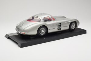 Mercedes 300 SLR Silber Revell 1:12 08851 Druckguss — Bild 3 von 8