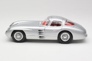 Mercedes 300 SLR Uhlenhaut Coupe Silber Maisto 1:18 36898 Druckguss — Bild 4 von 8