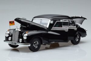 Mercedes 300 W186 Konrad Adenauer Norev 1:18 183707 Druckguss — Bild 2 von 9