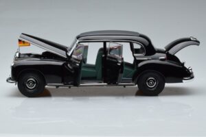Mercedes 300 W186 Konrad Adenauer Norev 1:18 183707 Druckguss — Bild 4 von 9