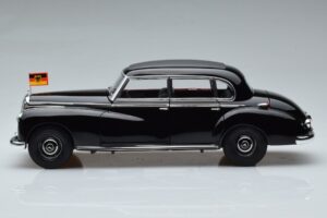 Mercedes 300 W186 Konrad Adenauer Norev 1:18 183707 Druckguss — Bild 5 von 9