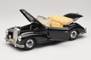 Mercedes 300S Schwarz Maisto 1:18 52116-P1 Druckguss — Bild 2 von 8