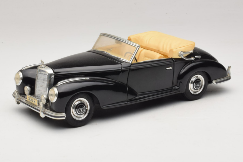 Mercedes 300S Schwarz Maisto 1:18 52116-P1 Druckguss