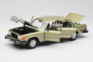 Mercedes 450 SEL W116 J.R. Ewing Dallas Silbergrün Norev 1:18 183975 Druckguss — Bild 2 von 8