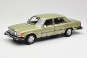 Mercedes 450 SEL W116 J.R. Ewing Dallas Silbergrün Norev 1:18 183975 Druckguss