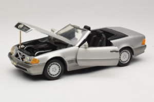 Mercedes SL 500 R129 Silber Revell 1:18 8801-P1 Druckguss — Bild 2 von 8