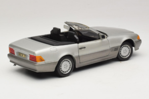 Mercedes SL 500 R129 Silber Revell 1:18 8801-P1 Druckguss — Bild 3 von 8