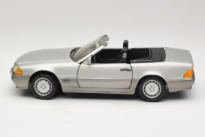 Mercedes SL 500 R129 Silber Revell 1:18 8801-P1 Druckguss — Bild 4 von 8