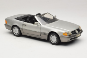 Mercedes SL 500 R129 Silber Revell 1:18 8801-P1 Druckguss — Bild 6 von 8