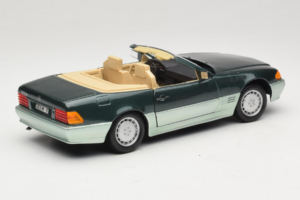 Mercedes 500 SL R129 Silbergrün Revell 1:18 8802 Druckguss — Bild 3 von 8