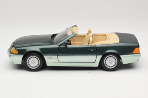 Mercedes 500 SL R129 Silbergrün Revell 1:18 8802 Druckguss — Bild 4 von 8