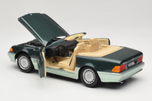 Mercedes 500 SL R129 Silbergrün Revell 1:18 8802 Druckguss — Bild 5 von 8