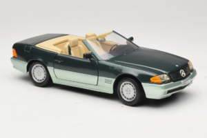 Mercedes 500 SL R129 Silbergrün Revell 1:18 8802 Druckguss — Bild 6 von 8