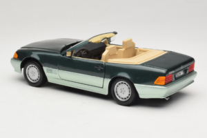 Mercedes 500 SL R129 Silbergrün Revell 1:18 8802 Druckguss — Bild 7 von 8