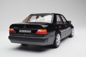 Mercedes 500E W124 Schwarz Limitierte Auflage Norev 1:18 183949 Druckguss — Bild 10 von 12