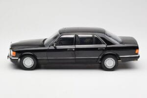 Mercedes 560 SEL W126 Schwarz Händler Edition Norev 1:18 B66040599 Druckguss — Bild 4 von 8