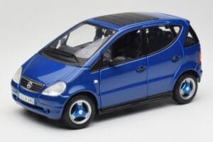 Mercedes A-Class W168 Dunkelblau Maisto 1:18 B66005219 Druckguss