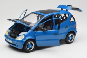Mercedes A-Class W168 Hellblau Maisto 1:18 37800-M5 Druckguss — Bild 2 von 8