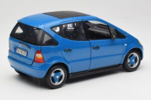 Mercedes A-Class W168 Hellblau Maisto 1:18 37800-M5 Druckguss — Bild 3 von 8