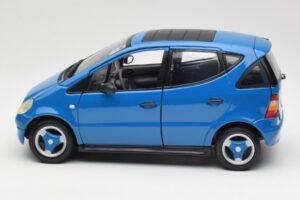 Mercedes A-Class W168 Hellblau Maisto 1:18 37800-M5 Druckguss — Bild 4 von 8