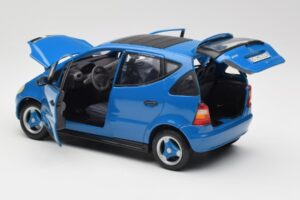 Mercedes A-Class W168 Hellblau Maisto 1:18 37800-M5 Druckguss — Bild 5 von 8