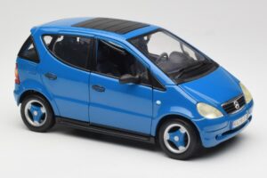 Mercedes A-Class W168 Hellblau Maisto 1:18 37800-M5 Druckguss — Bild 6 von 8