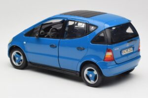Mercedes A-Class W168 Hellblau Maisto 1:18 37800-M5 Druckguss — Bild 7 von 8